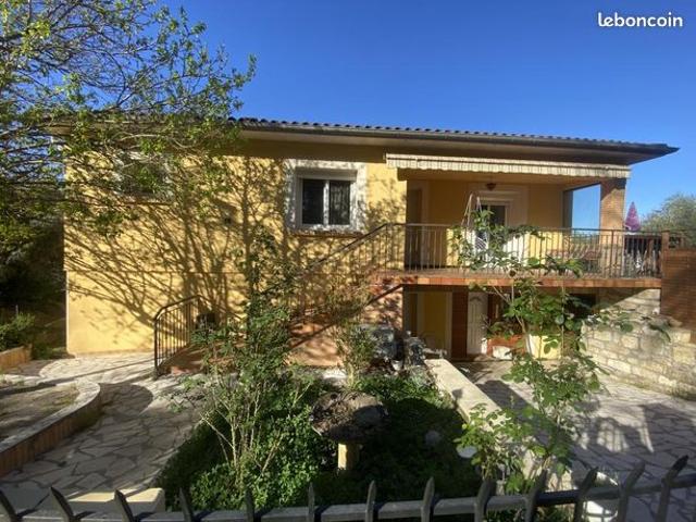 Maison 6 pièces 217 m²