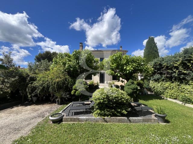 Maison 6 pièces 218 m²