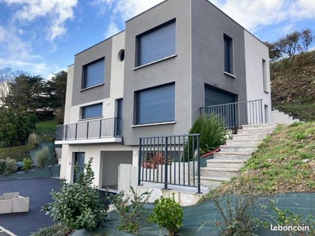 Maison 6 pièces 218 m²