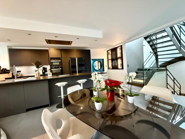 Maison 6 pièces 218 m²