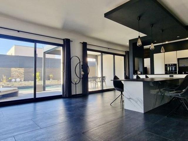 Maison 6 pièces 218 m²