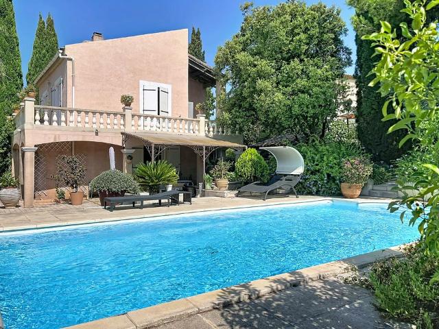 Maison 6 pièces 218 m²