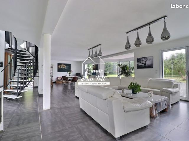 Maison 6 pièces 218 m²