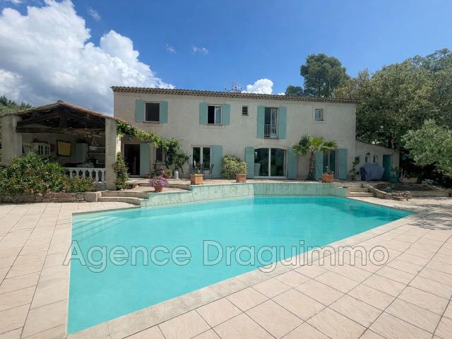 Maison 6 pièces 218 m²
