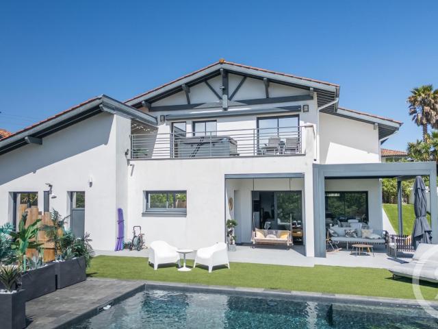 Maison 6 pièces 218 m²
