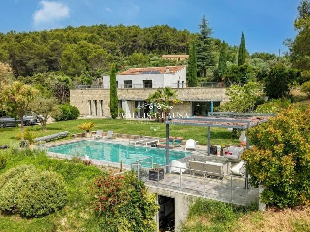 Maison 6 pièces 218 m²