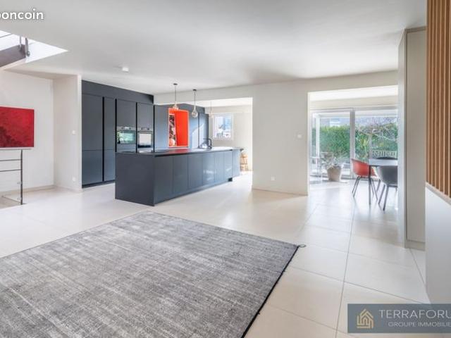 Maison 6 pièces 218 m²