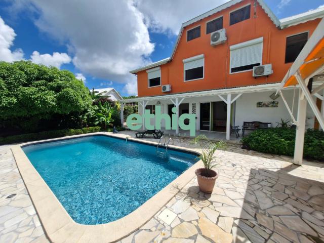 Maison 6 pièces 218 m²