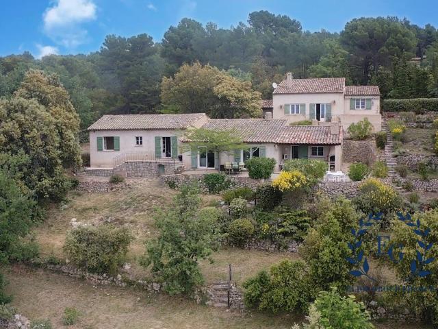Maison 6 pièces 218 m²