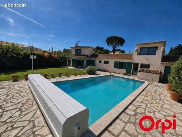 Maison 6 pièces 218 m²