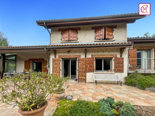 Maison 6 pièces 219 m²