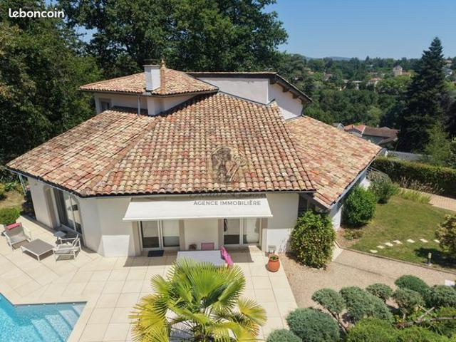 Maison 6 pièces 219 m²