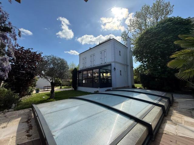 Maison 6 pièces 219 m²