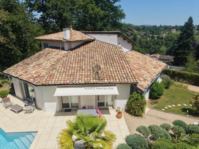 Maison 6 pièces 219 m²
