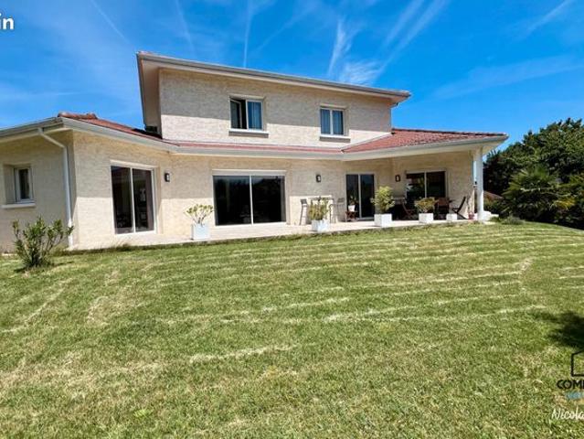 Maison 6 pièces 219 m²