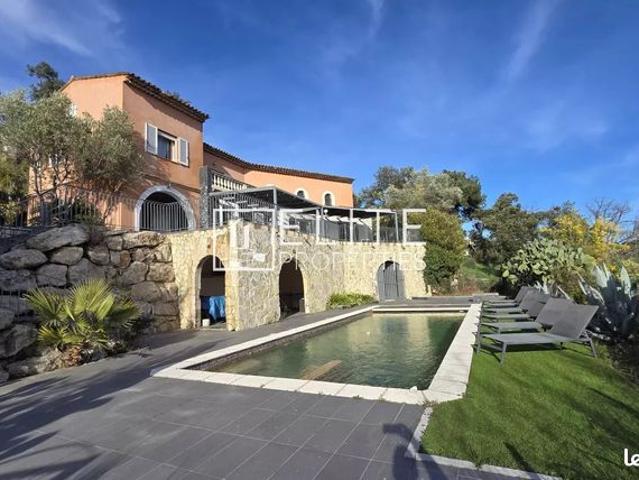 Maison 6 pièces 219 m²