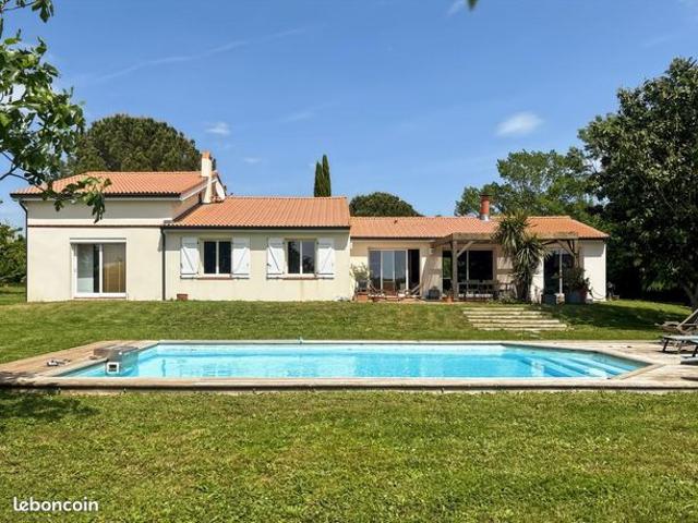 Maison 6 pièces 219 m²