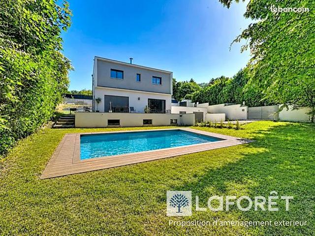Maison 6 pièces 210 m²