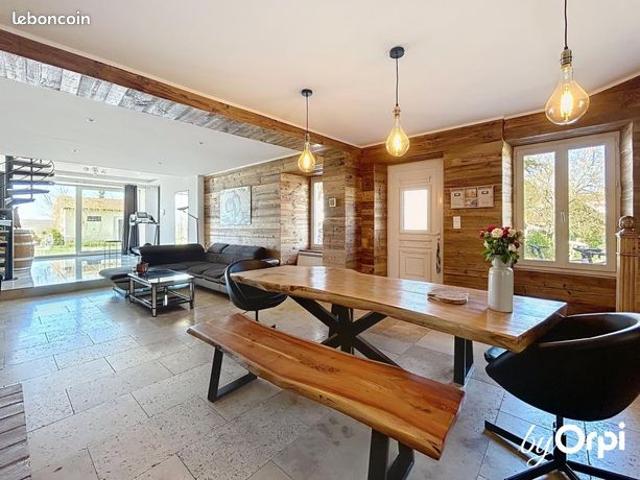 Maison 6 pièces 210 m²
