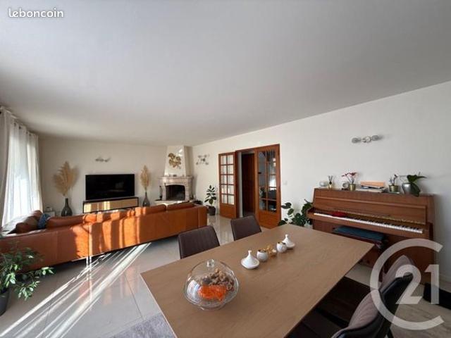 Maison 6 pièces 210 m²