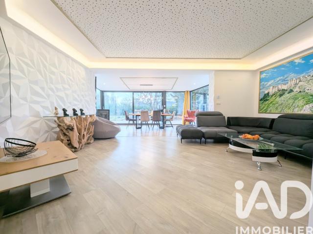 Maison 6 pièces 210 m²