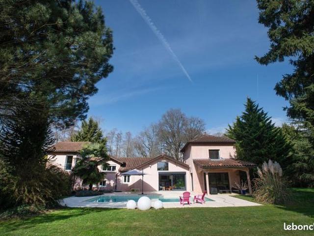 Maison 6 pièces 210 m²