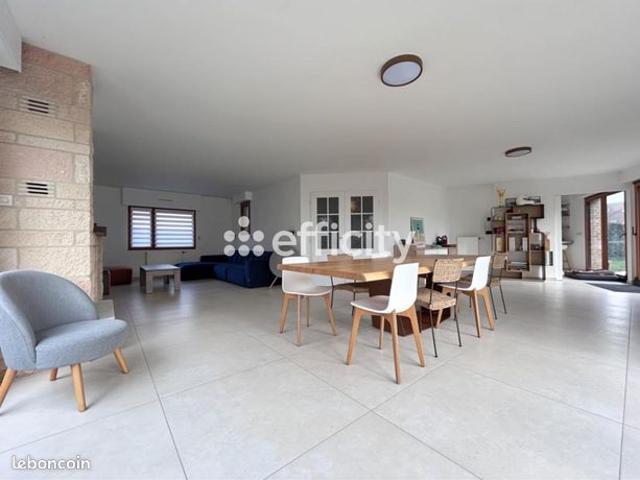 Maison 6 pièces 210 m²