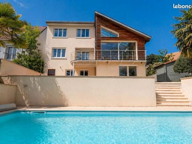 Maison 6 pièces 210 m²