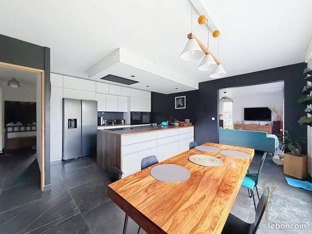Maison 6 pièces 210 m²