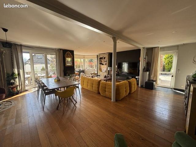 Maison 6 pièces 210 m²