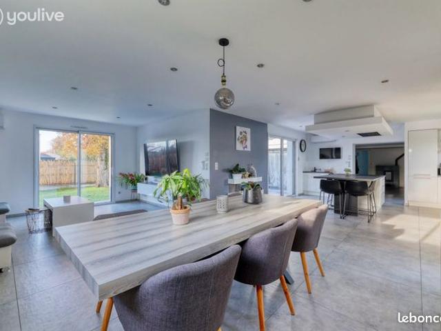 Maison 6 pièces 210 m²