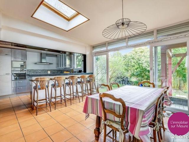 Maison 6 pièces 210 m²