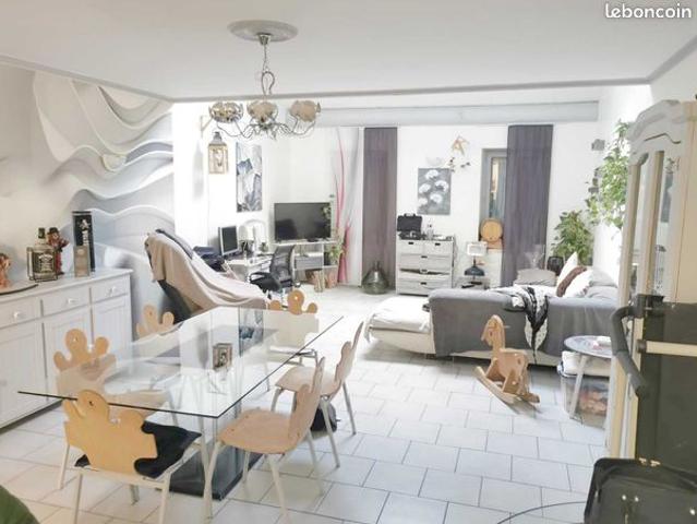 Maison 6 pièces 210 m²