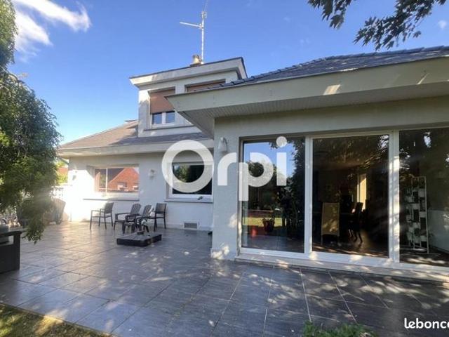 Maison 6 pièces 210 m²
