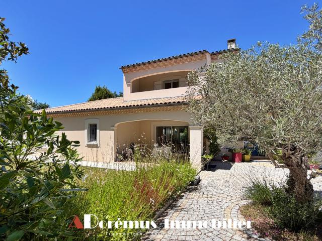 Maison 6 pièces 210 m²