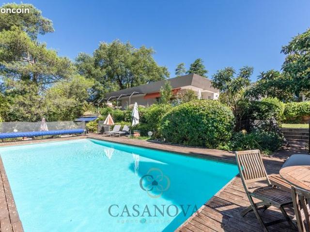 Maison 6 pièces 210 m²