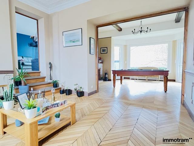 Maison 6 pièces 210 m²