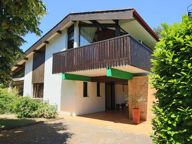 Maison 6 pièces 210 m²