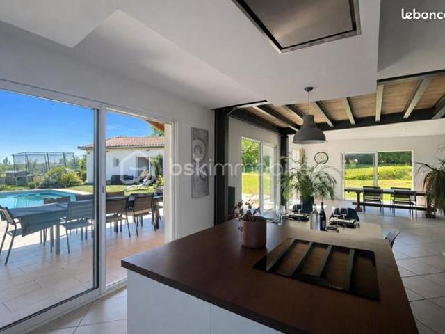 Maison 6 pièces 210 m²