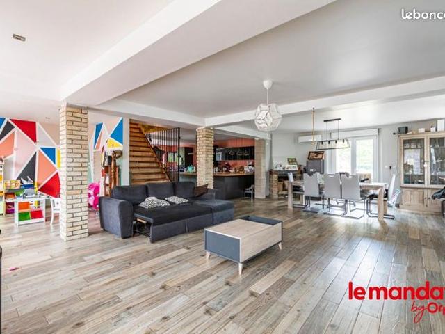 Maison 6 pièces 210 m²
