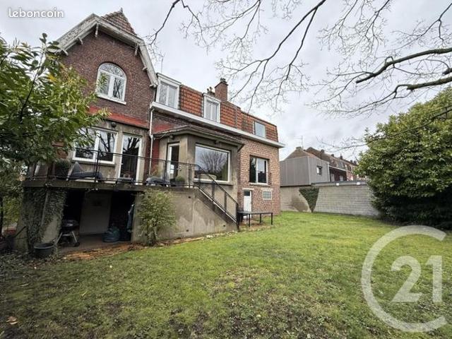 Maison 6 pièces 210 m²