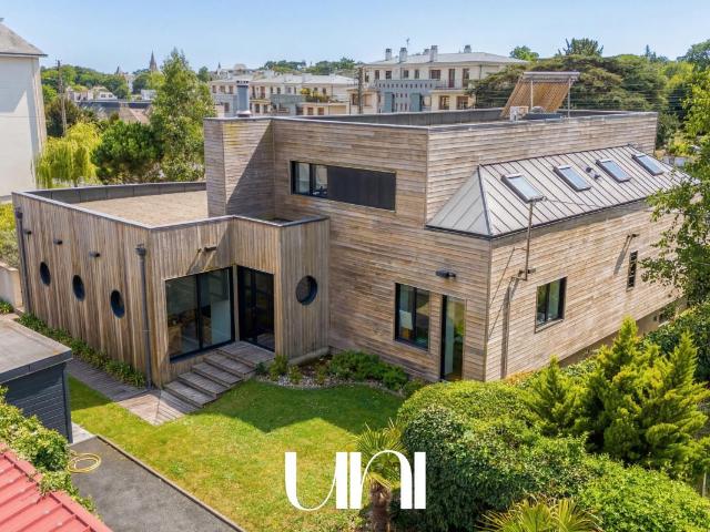 Maison 6 pièces 210 m²