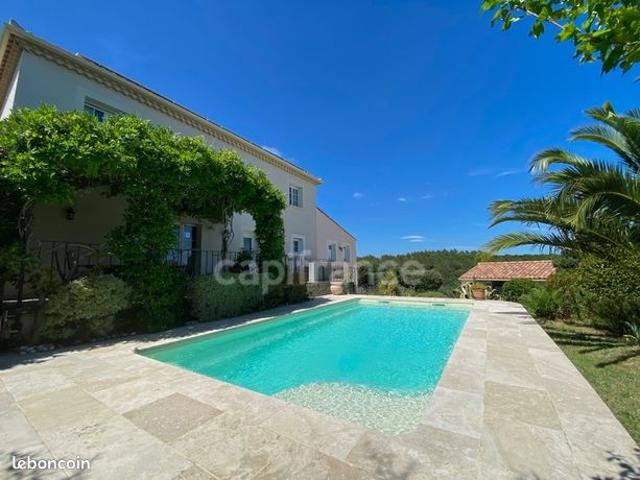 Maison 6 pièces 210 m²