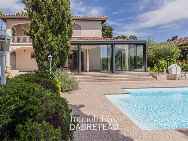 Maison 6 pièces 210 m²