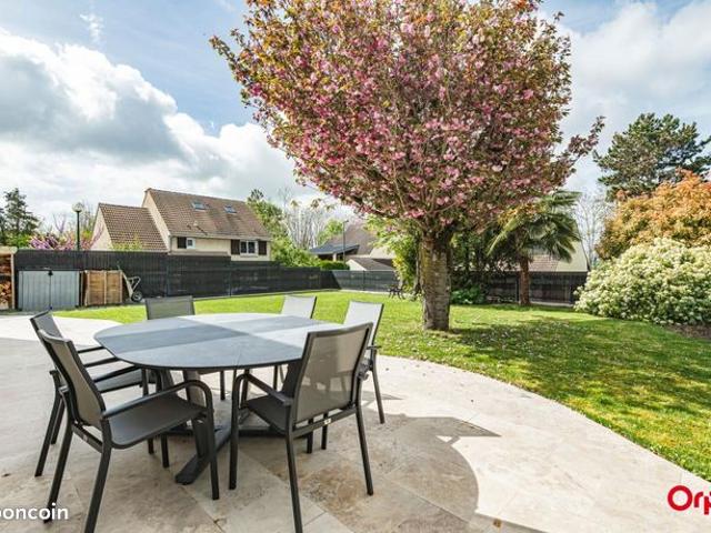Maison 6 pièces 210 m²