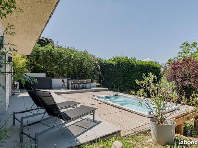 Maison 6 pièces 210 m²