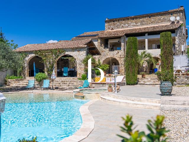 Maison 6 pièces 211 m²