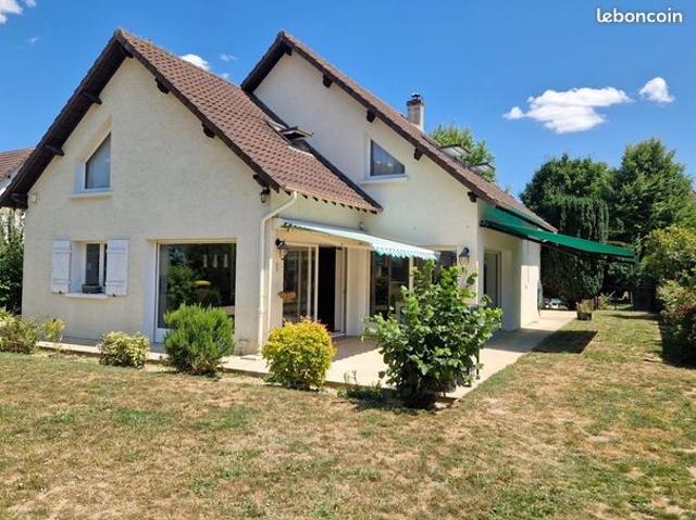 Maison 6 pièces 211 m²