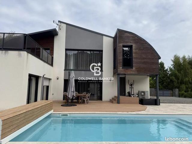 Maison 6 pièces 211 m²