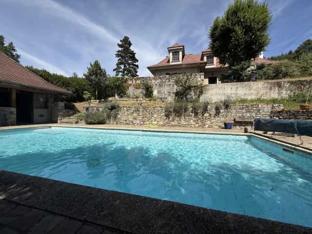 Maison 6 pièces 211 m²